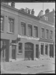 1976-4369 Panden in de Rembrandtstraat, Wagenverhuurbedrijf Holleman, in het Oude Noorden.