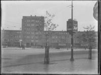 1976-4411 Gezicht op het Mathenesserplein.