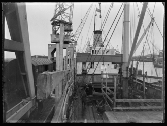 1976-4716 Het lossen van een schip Johanna.