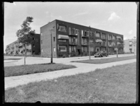 1976-4723 Woonhuizen in Blijdorp aan de Statensingel, hoek Nicolaas Ruysstraat.