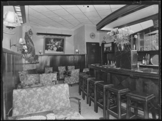 1976-4913 Interieur van café De Ruyter.
