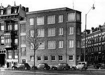 1976-5606 Gezicht op de 's-Gravendijkwal met rechts de Snellinckstraat.