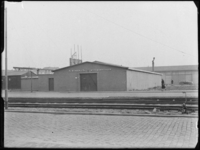 1976-6119 Exterieur van de werkplaats van de firma D. Halk & Zn, fabriek van weegwerktuigen. Aan de Brede Hilledijk nr. 110.