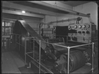 1976-6219 De motorkamer van de soda- en chemicaliënfabriek van Kortman en Schulte aan de Achterhaven 48.