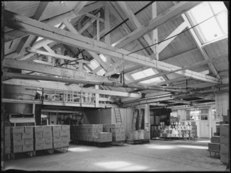 1976-6315 De opslagruimte in het pand van Soda- en Chemicaliënfabriek van Kortman en Schulte aan de Achterhaven 48.