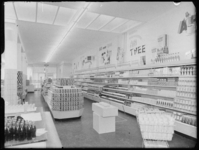1976-6334 Interieur van de supermarkt Albert Heijn aan de Nieuwe Binnenweg 276.