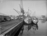 1976-6492 Schepen aan de kade van de Binnenhaven.