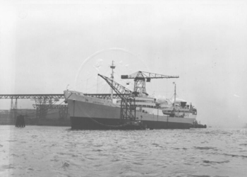 1976-6600 Schip de Jarabella op de Nieuwe Maas, bij scheepswerf de Nieuwe Waterweg in Schiedam.