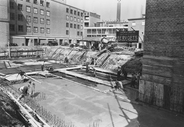 1976-6633 Het Bulgersteyn bij het bouwterrein van kledingwarenhuis Bervoets.