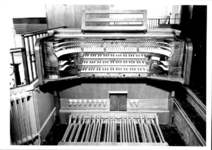 1976-7153 De bedieningstoetsen van het orgel in de Duyststraatkerk aan de Duyststraat.