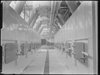 1976-7422 Machines van de soda- en chemicaliënfabriek van Kortman en Schulte aan de Achterhaven 48.
