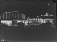 1976-7513 Gezichten op de Korte Lijnbaan in de richting van de Coolsingel, bij avond.