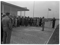 1976-7786 Tankstation. Opening van een Caltex benzinepomp.