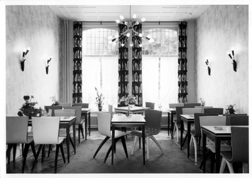 1976-8032 Internieur het hotel Schnack, aan de Mathenesserlaan 251