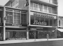 1976-9001 Schoenenwinkel en pedicure Bata aan de Hoogstraat.
