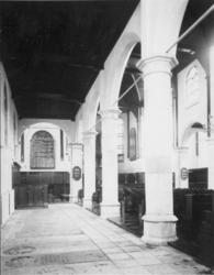 1987-208 Interieur van de Oude Kerk Delfshaven aan de Aelbrechtskolk.