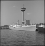 10254 Ms. 'Seven Seas' in de Parkhaven; op de achtergrond de Euromast.