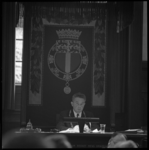 10400 Voorzitter van de Rijnmondraad, mr. V.G.M. Marijnen, zit, met ambtsketen, op voorzittersstoel in de ...