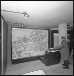 10640 In metrostation Beurs is de tentoonstelling Metro-visie open voor publiek.