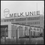 10656-1 Exterieur van de Melk Unie Rotterdam NV aan de Keenstraat 55