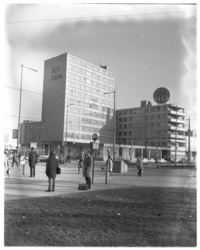 10795 Exterieur Rijnhotel; gefotografeerd vanaf Kruisplein.