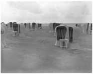 112-2 Strandstoelen op het strand van Hoek van Holland.