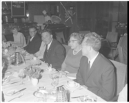 11216 Mr. V.G.M. Marijnen (midden) tijdens een diner in het Hilton hotel.