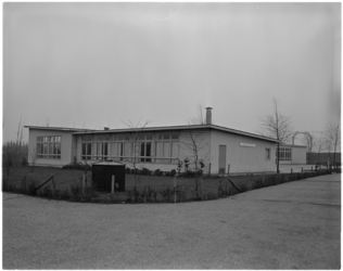 1125 Exterieur van de nieuwe Mytylschool aan de Gordelweg in het park Blijdorp.