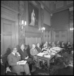 11427-2 Beleidsambtenaren, wethouders en burgemeester W. Thomassen in beeld tijdens de persconferentie over Plan 2000+ .