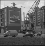 11855 Muurreclame van Coca-Cola en DAF-automobielen (Van Doorne's Automobielfabriek NV) op blinde muur hoek ...