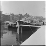 1193-2 Winters tafereel met besneeuwd schip in de Voorhaven in Delfshaven.