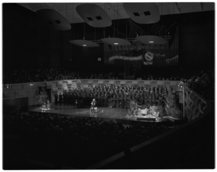 12655 Kerstshow georganiseerd door Disco Thiel in concertgebouw De Doelen met John Woodhouse (Johan Hendrik Holshuysen) ...