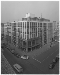 12690-2 Kantoor van de dagbladen 'Trouw' en 'De Rotterdammer', hoek Hartmansstraat,(rechts) en Witte de Withstraat.(links)