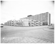12735 Overzicht bejaardencomplex en dienstencentrum Helga aan de Hendrick Staetsweg in wijk Lage Land in de Prins ...