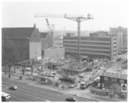 13671 Overzicht van bouw kantoor voor de Nieuw Rotterdam Groep aan de Blaak 16, naast het bankgebouw van Mees. op de ...