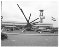 13736 Buizenproject (bijnaam Mikado) voor aankomst- en vertrekhal vliegveld Zestienhoven.
