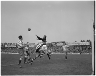 143-1 Spelmoment in de voetbalwedstrijd Sparta-Xerxes.