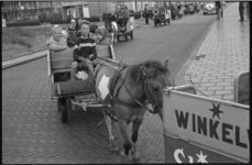 1576 Kinderoptocht en Shetland-show van 50 pony's in het kader van de Winkelweek Overschie.