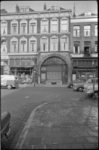 1884 (Oude) Binnenweg met o.a. zuivelwinkel S.J.van Vliet, winkel Mayflower (r) .