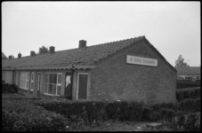 1889 Clubhuis 'De Zuider Jeugdhaven' in noodwoning aan de 1e Opbouwstraat in Smeetsland.