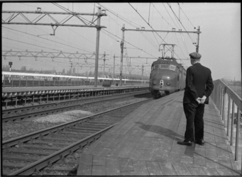 20021-34-27 Nood-spoorwegstation Lombardijen bij de Smeetlandsedijk.