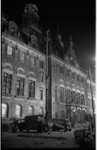 20029-12-28 Avondfoto van mobiele zendmast voor stadhuis Coolsingel in verband met televisie-opname in het stadhuis van ...