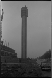 20030-7-5 PTT-toren en dienstgebouw, van de tweede districtscentrale van de Telefoondienst, in aanbouw aan de Soerweg ...