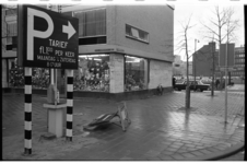 20032-5-37 Parkeerinformatie in de binnenstad bij hoek Karel Doormanstraat-Crispijnstraat met -rechts/midden- ...