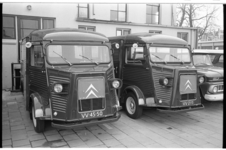 20037-11-18 Twee Citroën HY transportwagens voor de Mobiele Eenheden van de politie.