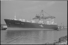 20486-6-20 Containerschip 'Atlantic Span' in de Prinses Margriethaven.