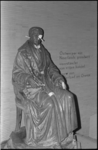 20514-5-16 Standbeeld van Gijsbert Karel van Hogendorp besmeurd.