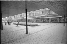 20537-3-29 Winkelcentrum Jacob van Campenplein in het Lage Land.