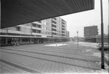 20740-6 Winkelcentrum Jacob van Campenplein in het Lage Land.