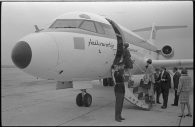 21008-7-34 Vertrek van een Perzische prins met de Fokker Fellowship Experimental vanaf Vliegveld Zestienhoven.